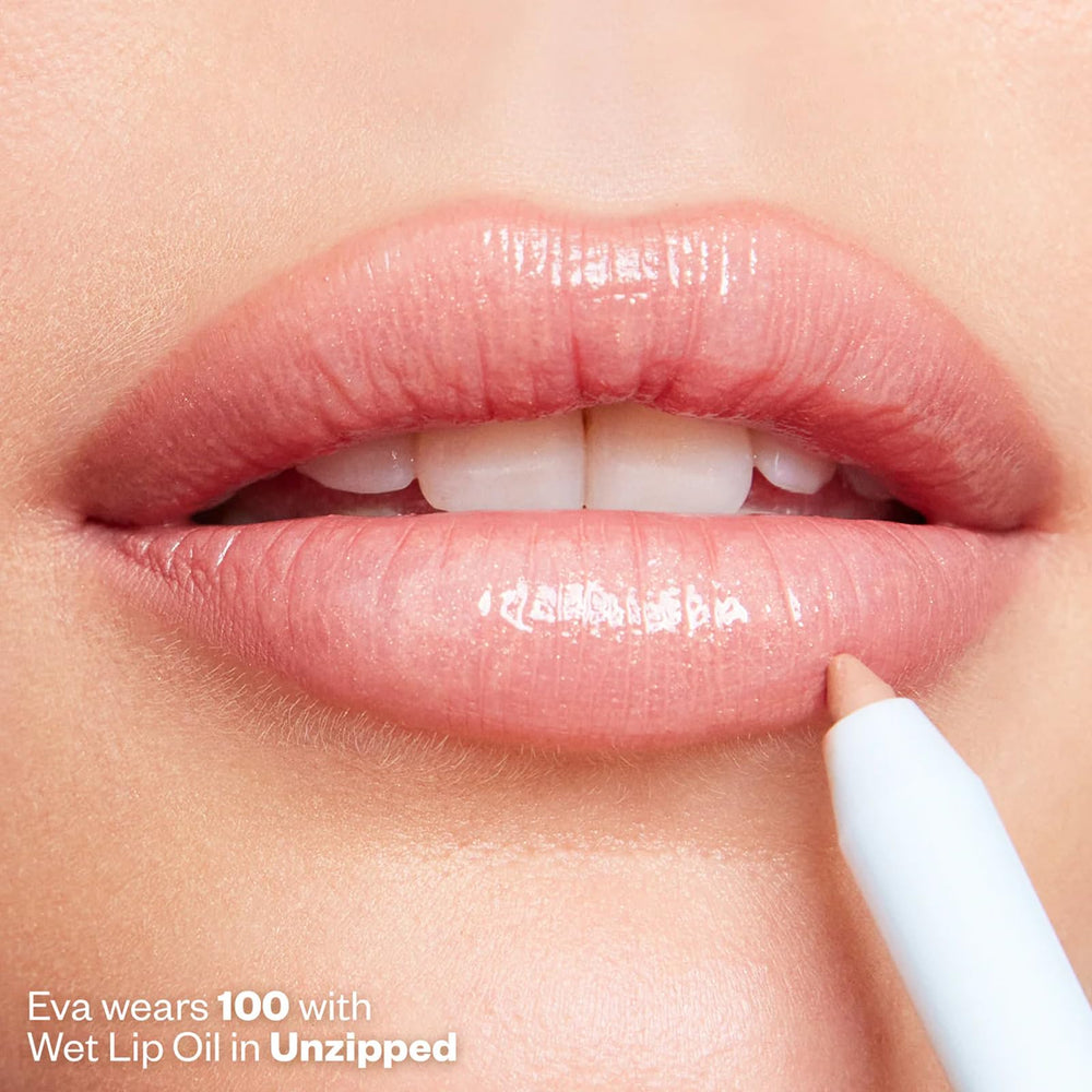 Kosas Hotliner hyaluronique et konjac hydrate et repulpe légèrement les lèvres.