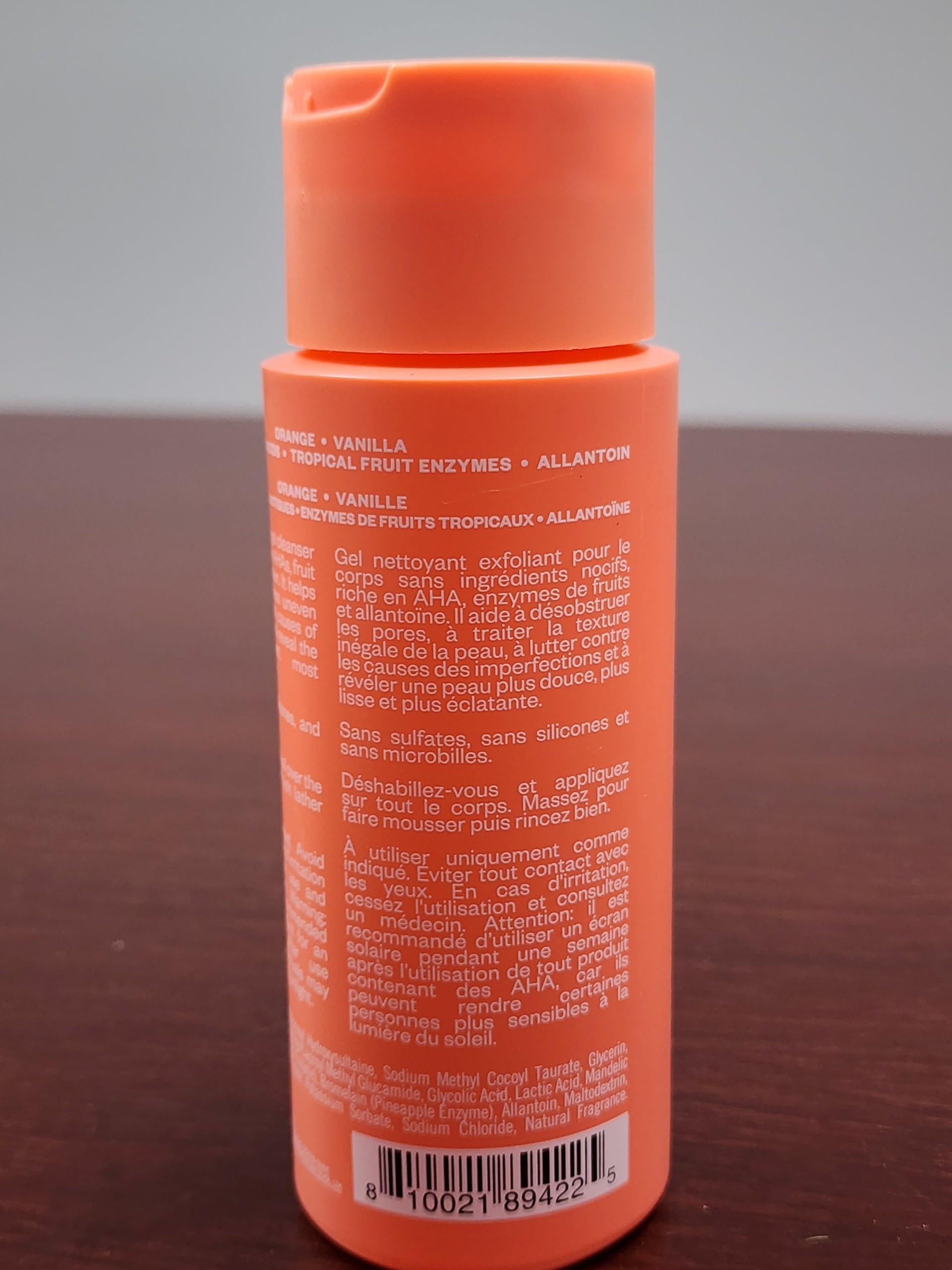 Kosasport Good Body Skin Exfoliating Cleanser uses clean surfactants to protect the skin barrier.