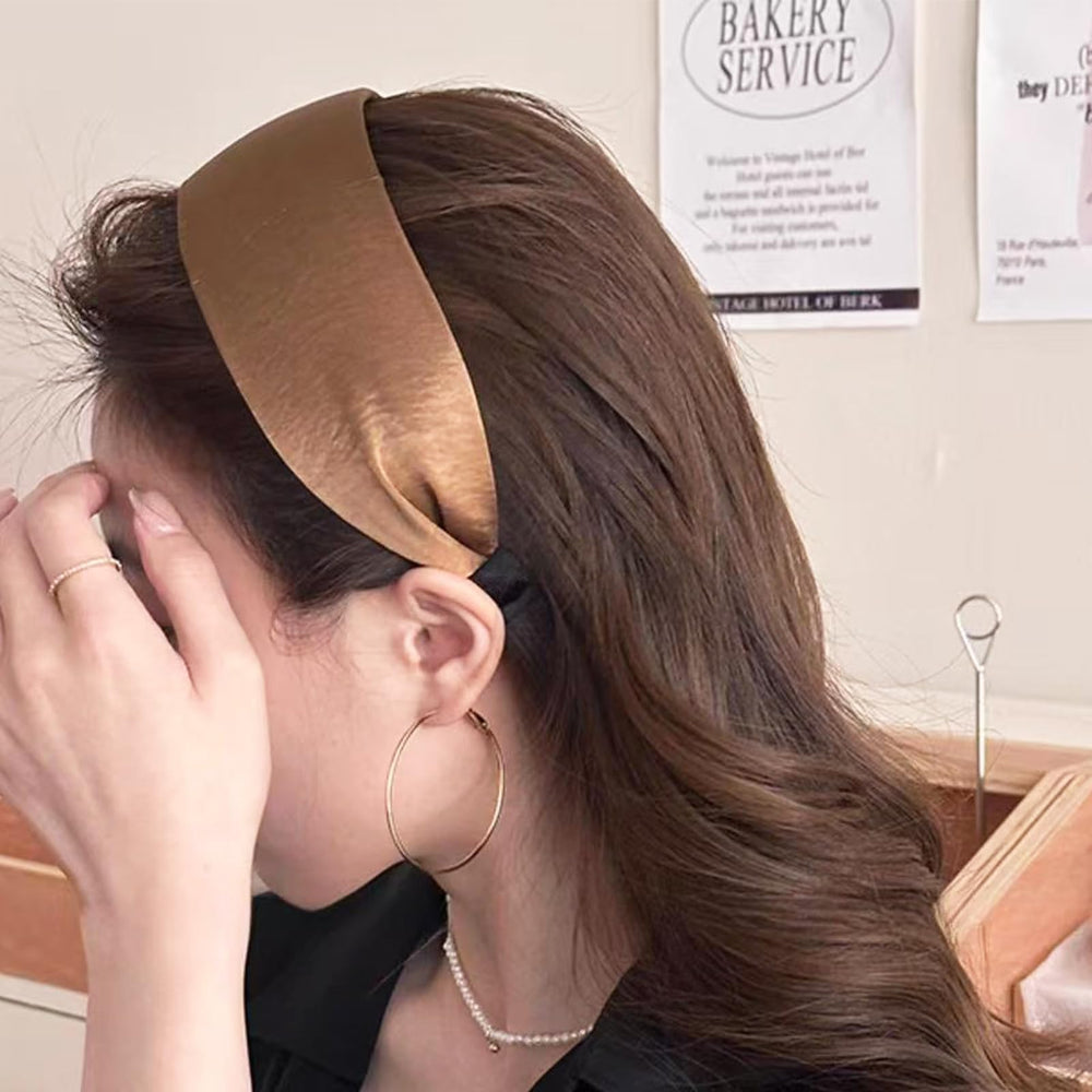 KOVOLITU Hawaiian plumeria pattern headband adds casual elegance