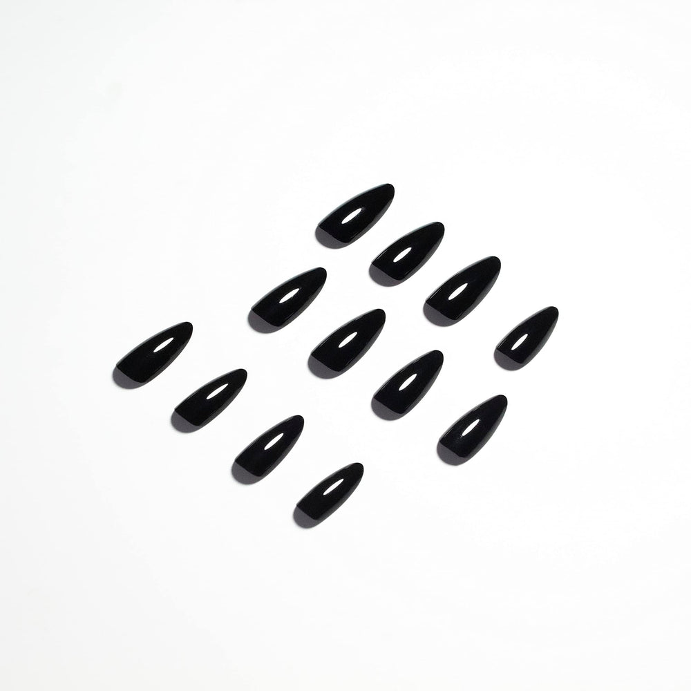 KQueenest All Black nails on hand demonstrating natural slim fit and comfort