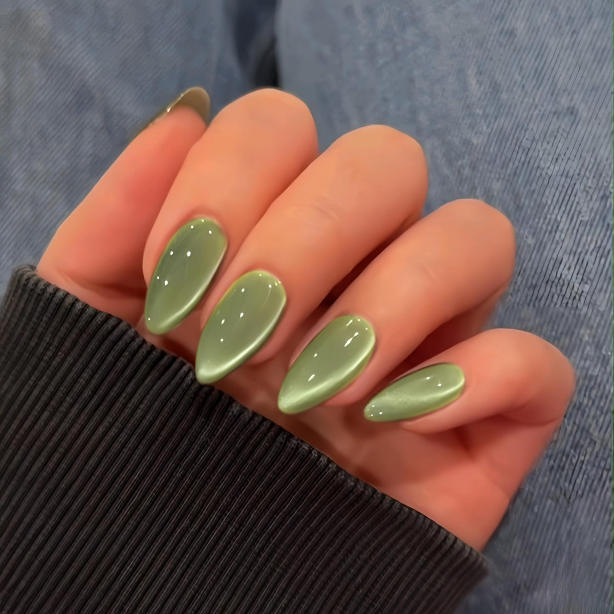 KQueenest Cat Eye Sage Green close-up with shimmering sparkle and flexible gel finish for shine.