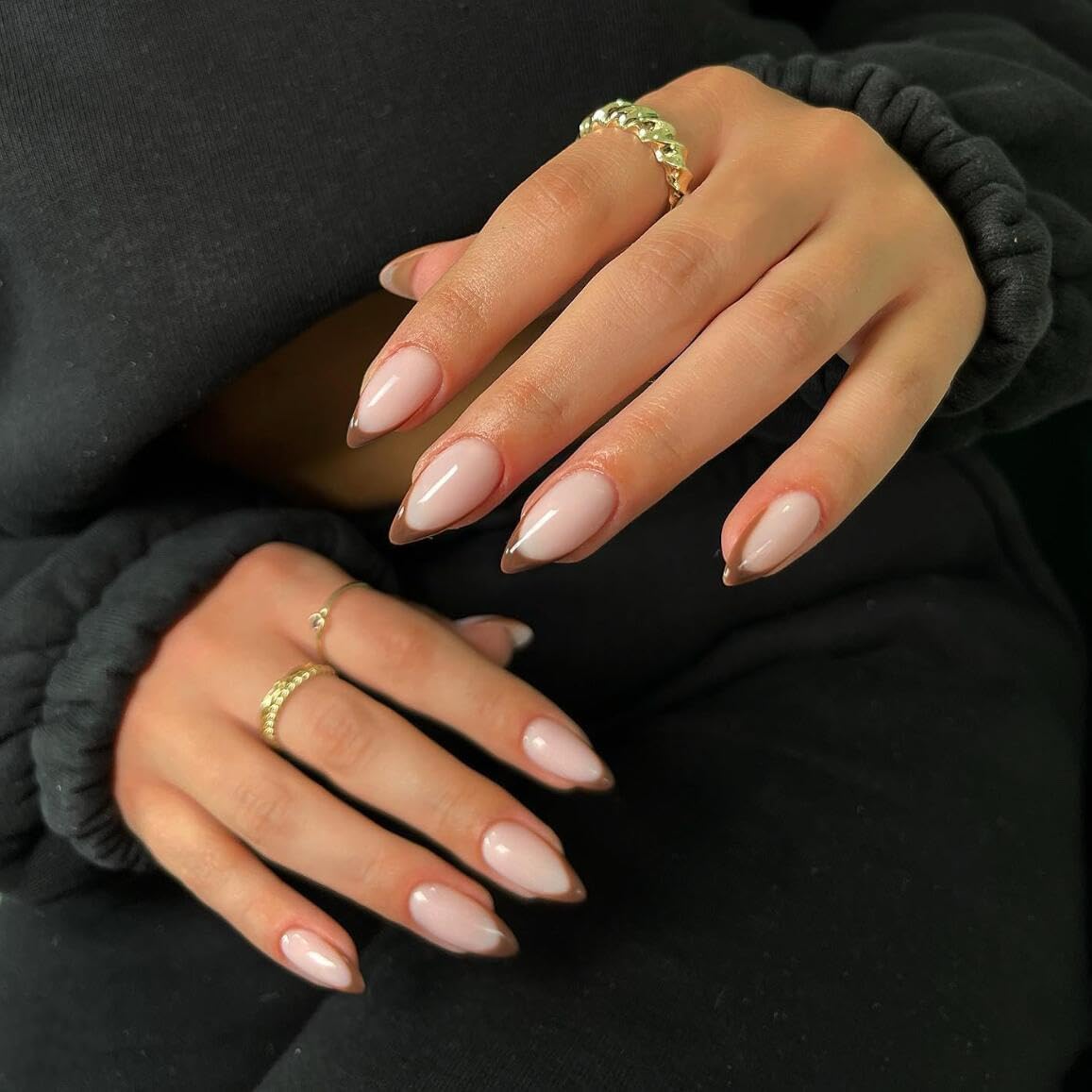 KQueenest short almond nails natural nude for everyday wear.