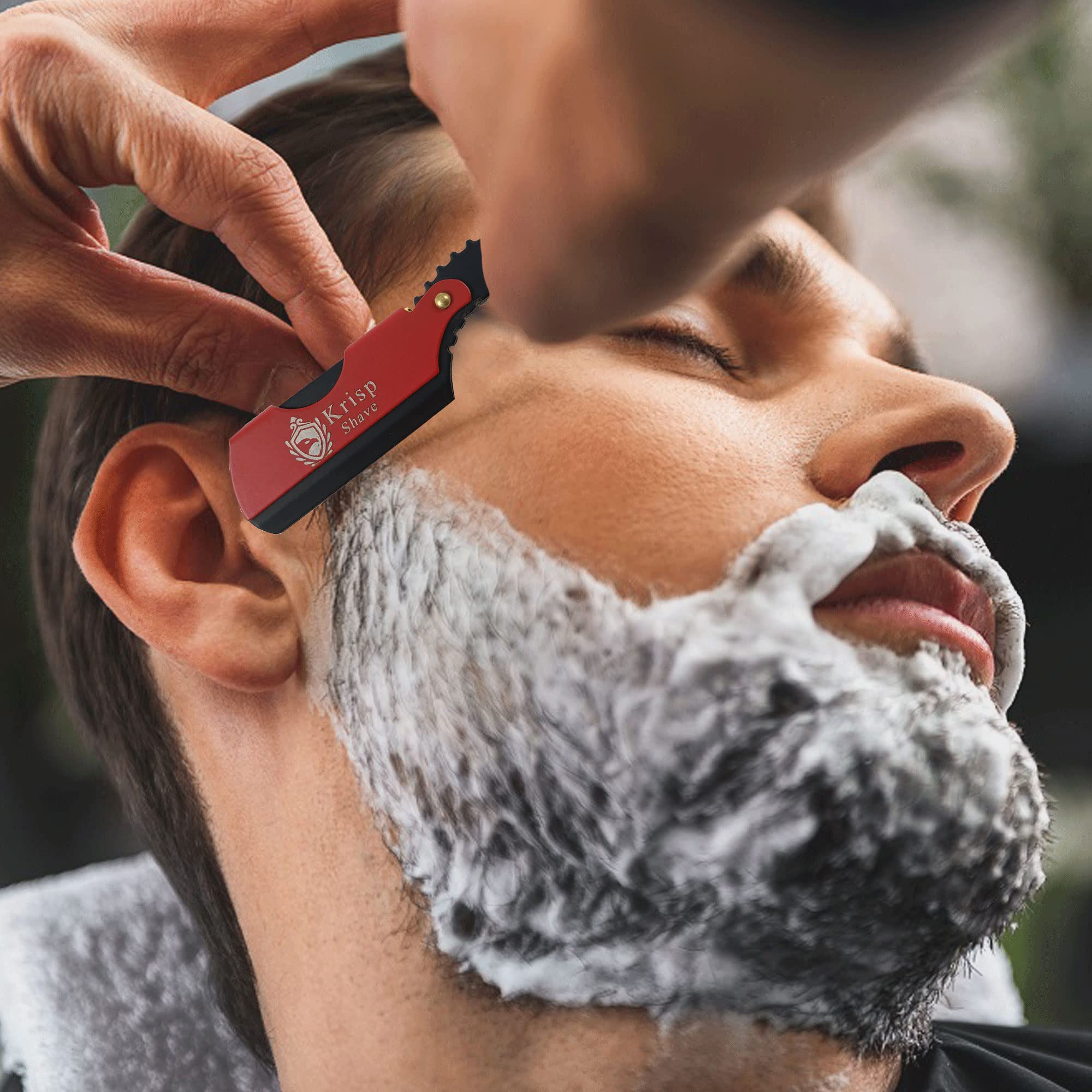 Ergonomic design provides secure grip during shaving