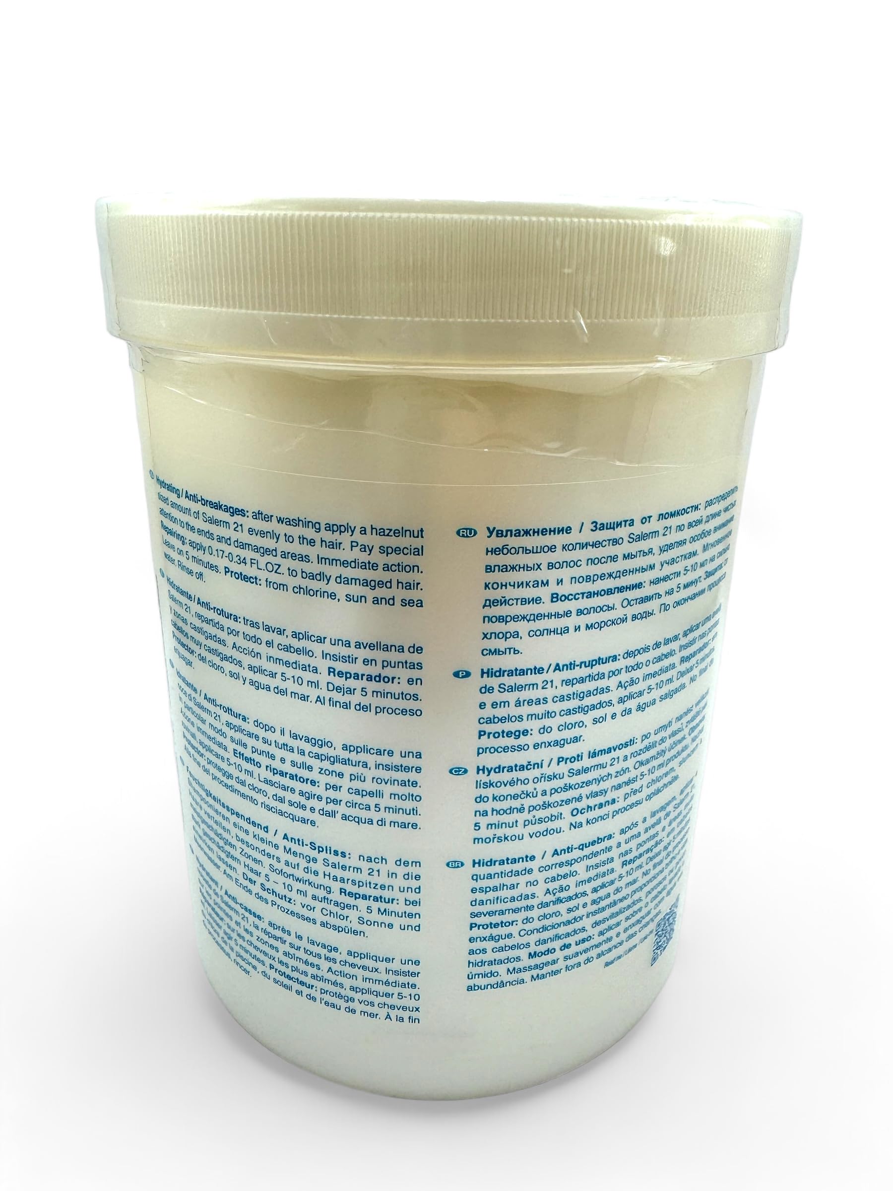 Kruvix Salerm 21 leave-in application demonstrating easy styling and manageability.
