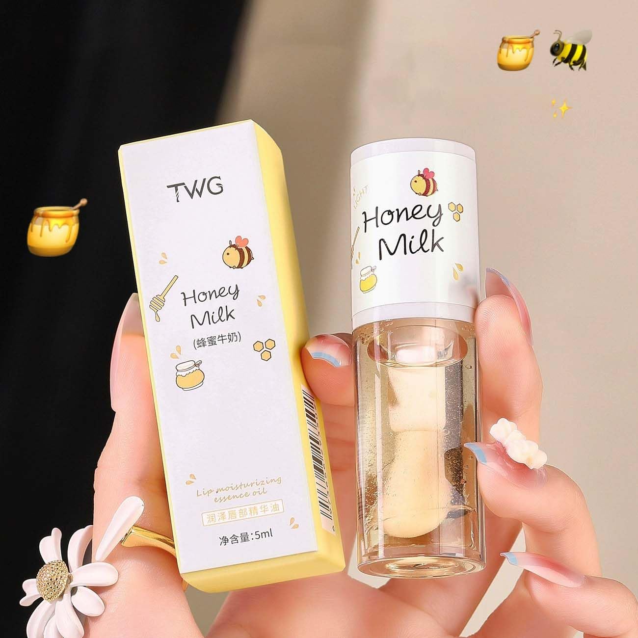 KTouler White Peach Oolong lip oil applied for a light shine on lips