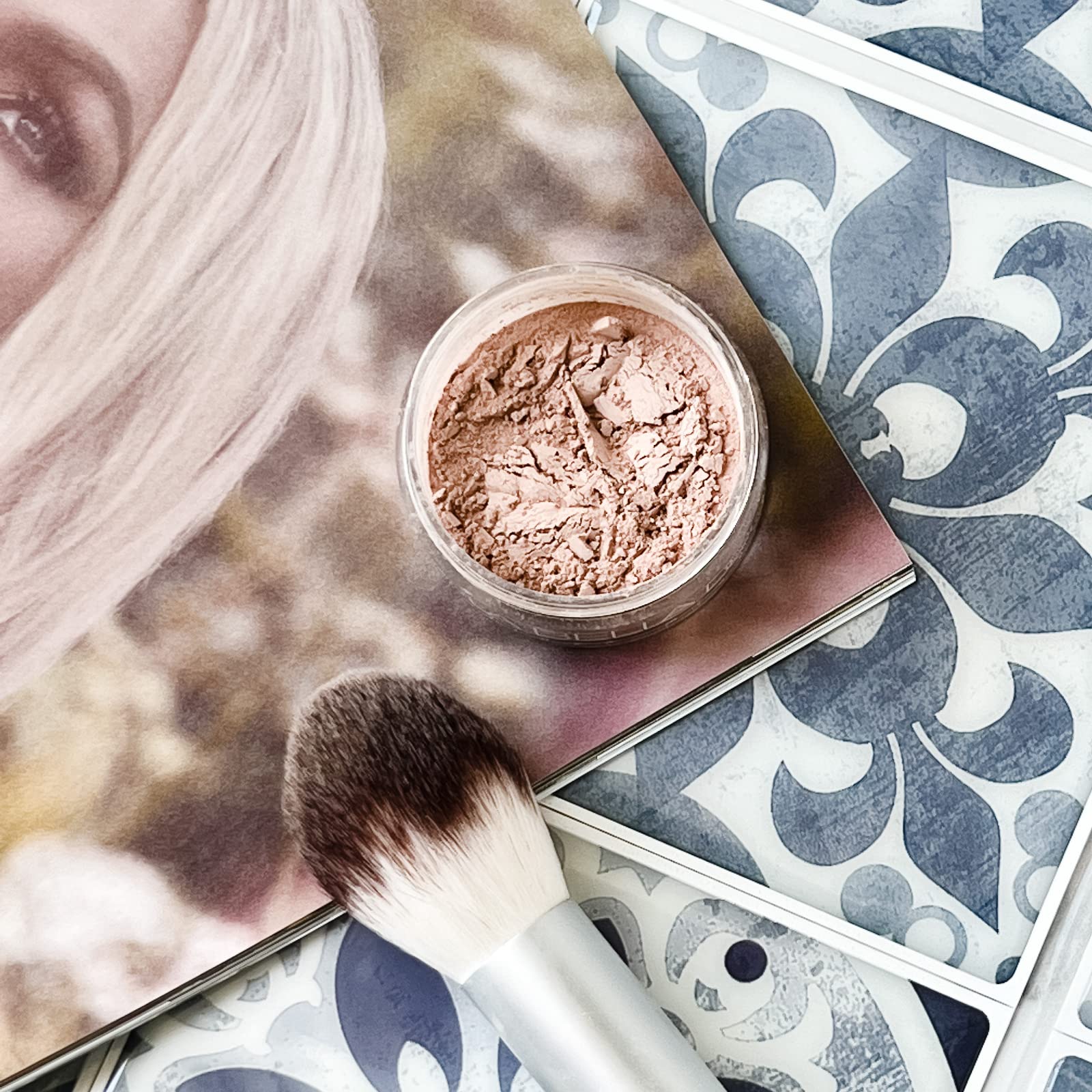 Eco-luxury packaging of La Bella Donna foundation