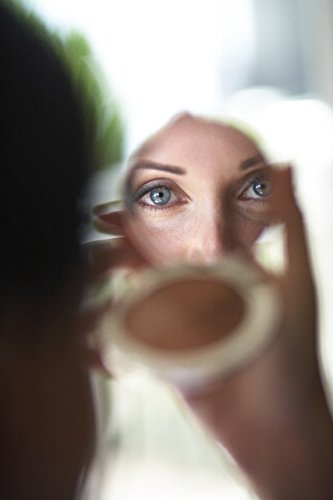 La Bella Donna Nicoletta mineral powder swatch showing natural finish