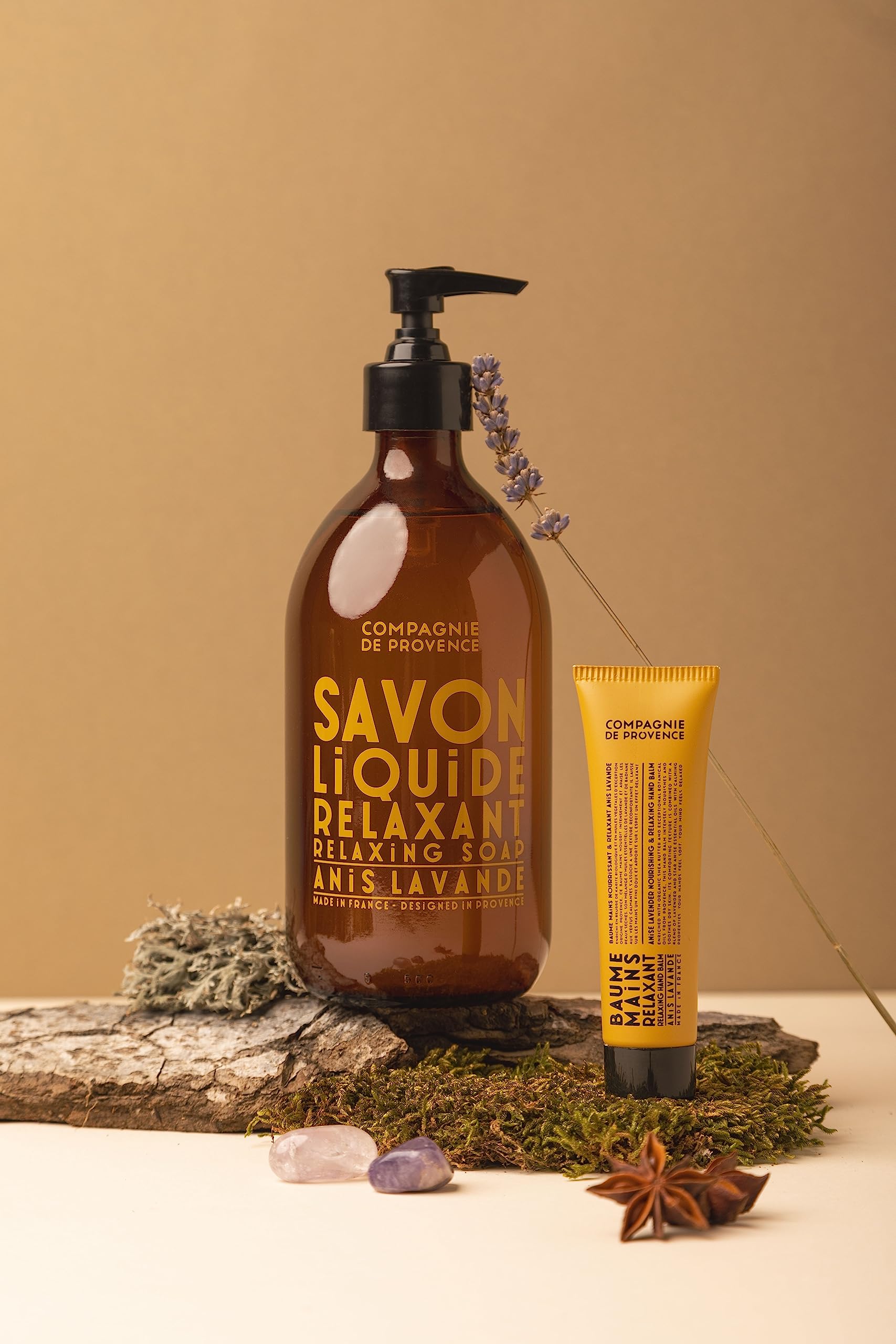 La Compagnie de Provence luxurious gel texture delivers rich lather for hands.