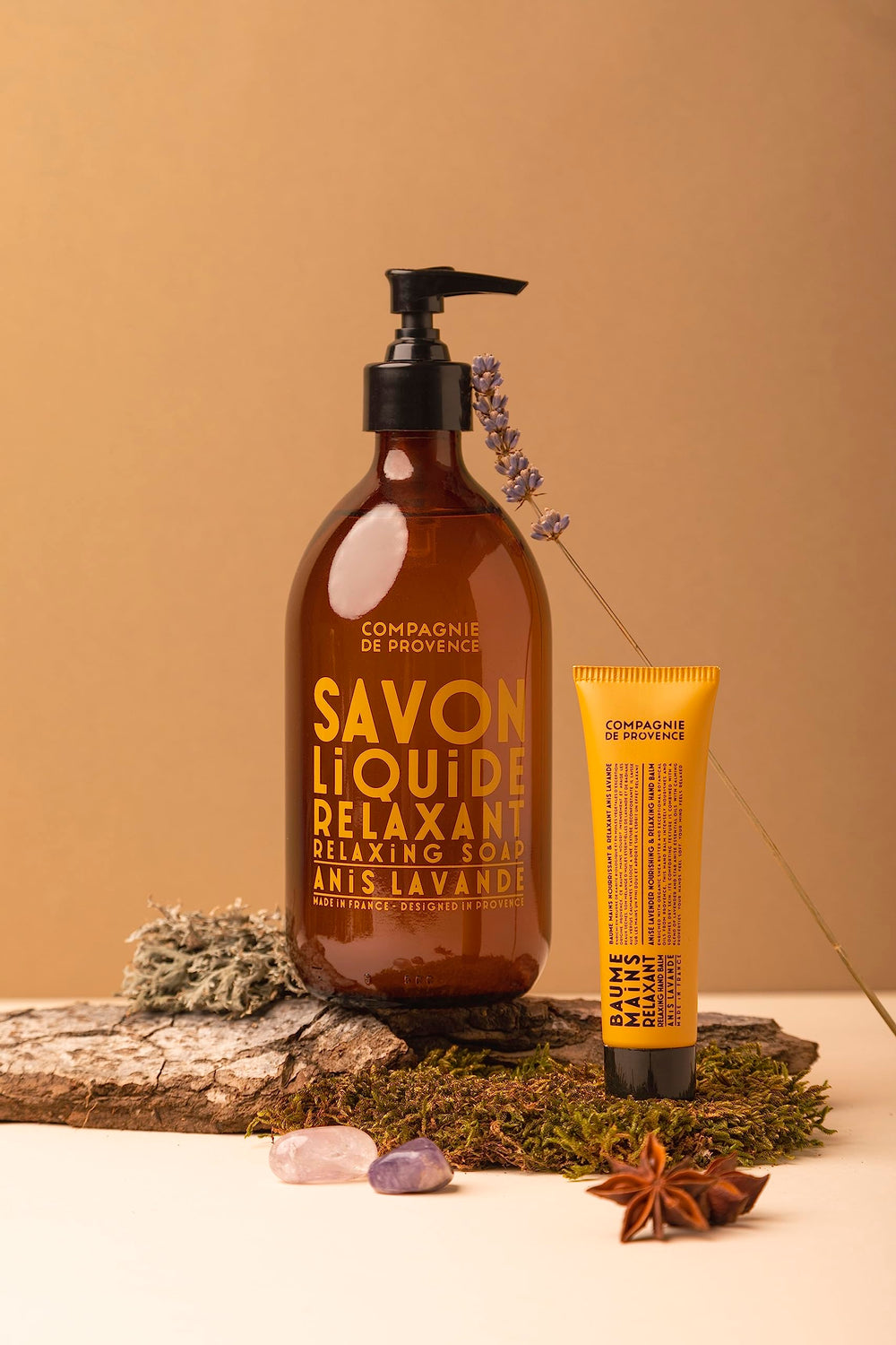 La Compagnie de Provence luxurious gel texture delivers rich lather for hands.