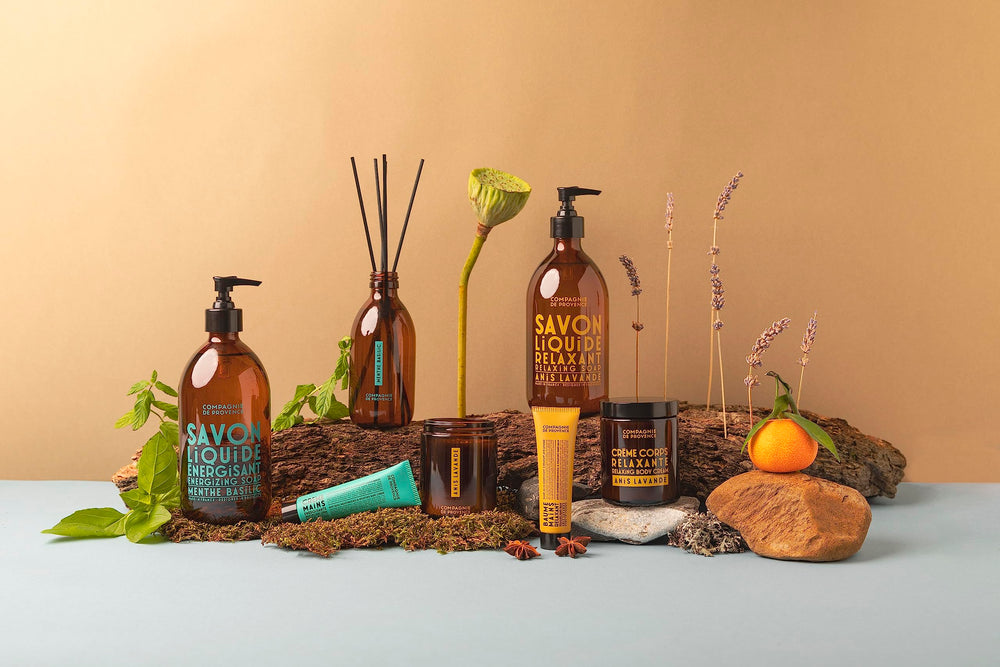 La Compagnie de Provence creamy gel texture close-up hints at a refreshing mint basil aroma.
