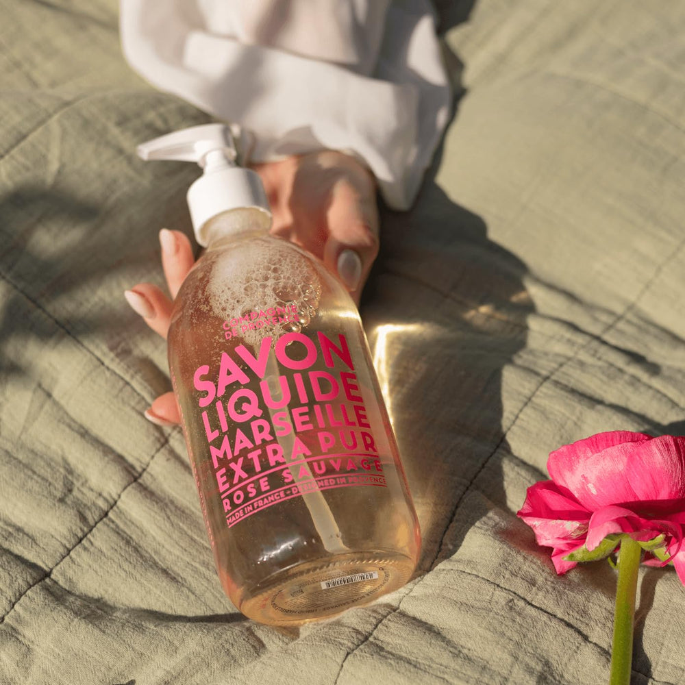 Natural origin ingredients with no coloring agents, animal fats, or parabens.