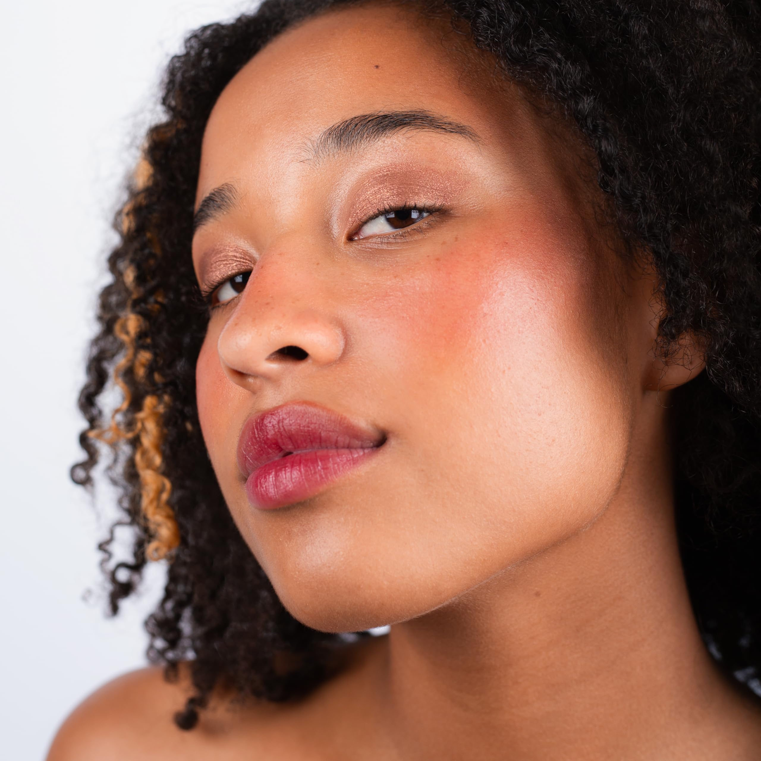 La Crique 04 Copper packaging emphasizes vegan formula and sustainability