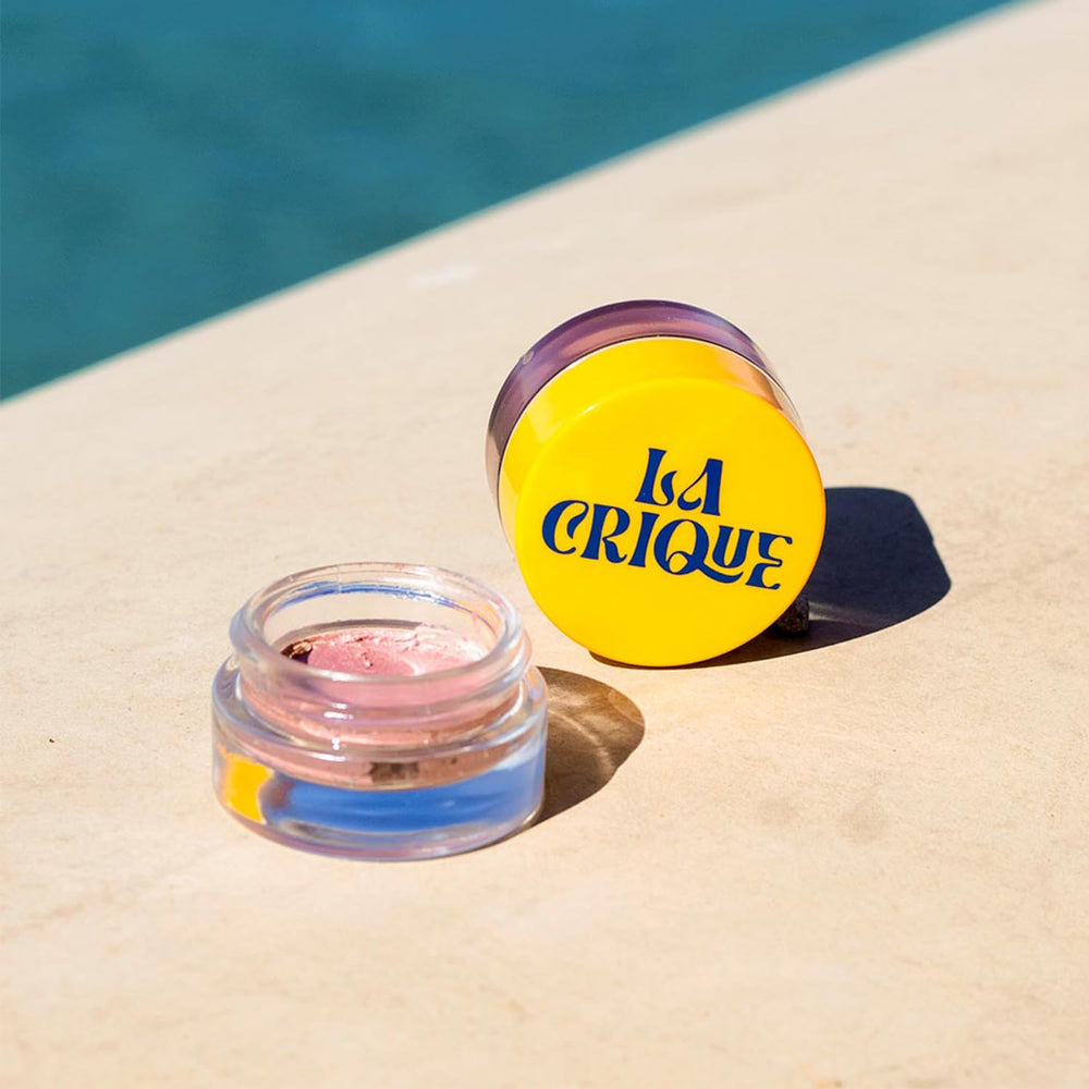 La Crique apply with finger or brush for quick, flexible glow.