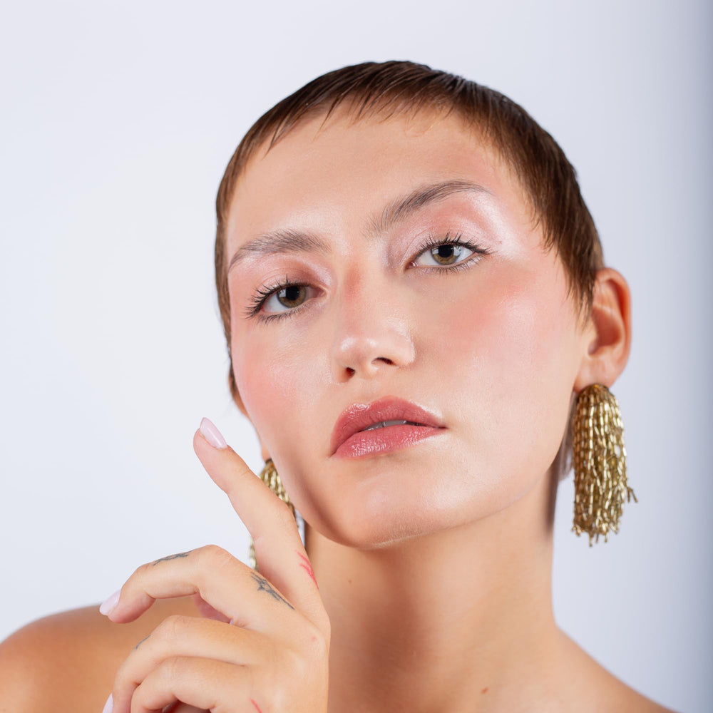 La Crique vegan, cruelty-free makeup in recyclable glass packaging.