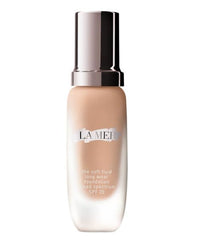 La Mer The Soft Fluid Foundation 200 Dune bottle close-up for natural, long-wear coverage