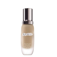 La Mer Soft Fluid Foundation in Suede delivers SPF20 for an even finish on warm medium skin.