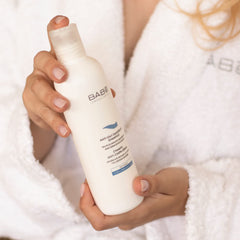 Laboratorios Babe anti-oily dandruff shampoo foam-dispense for refreshing cleansing.