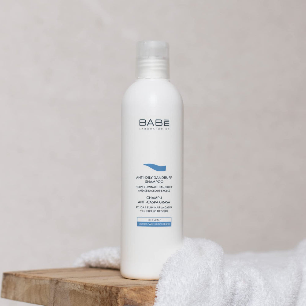 Laboratorios Babe packaging label with usage guidance for daily scalp care.