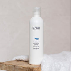 LABORATORIOS BABE Babe Hair Loss Shampoo lather highlights rich foam for refreshing scalp care.