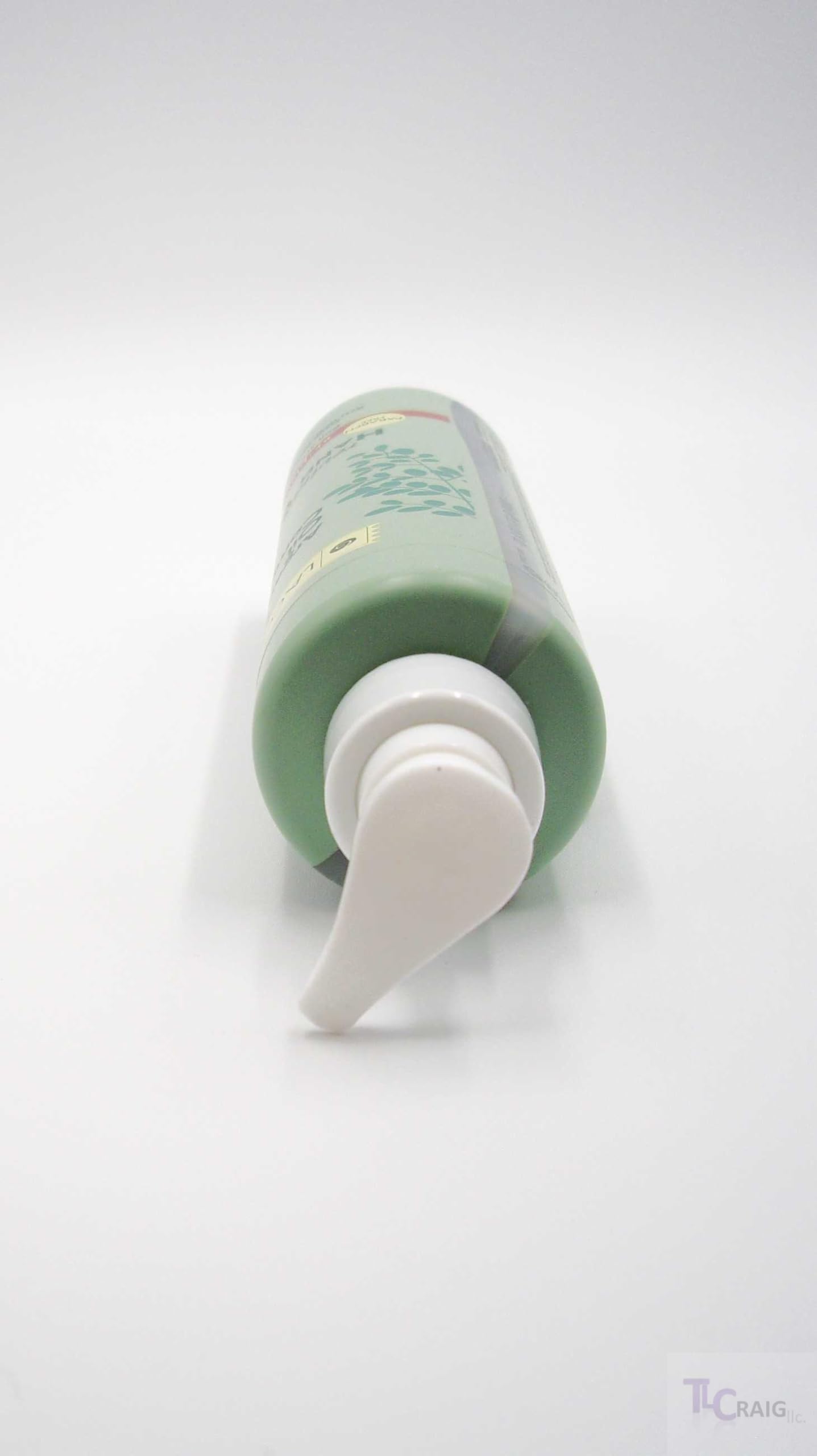 LACOUPE Embrace Balance moisturized hands after washing.