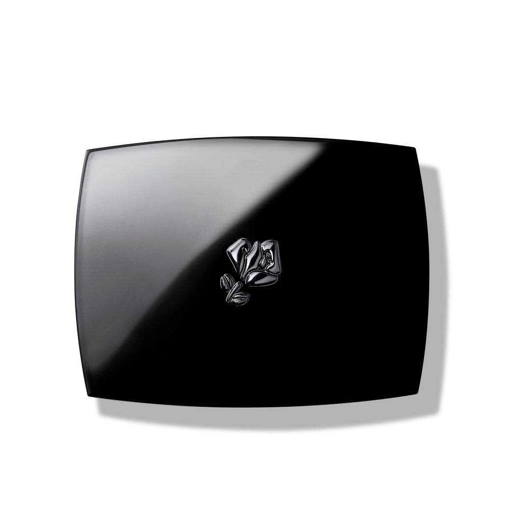 Lancôme Blush Subtil miel-glace shade adds natural warmth and glow.