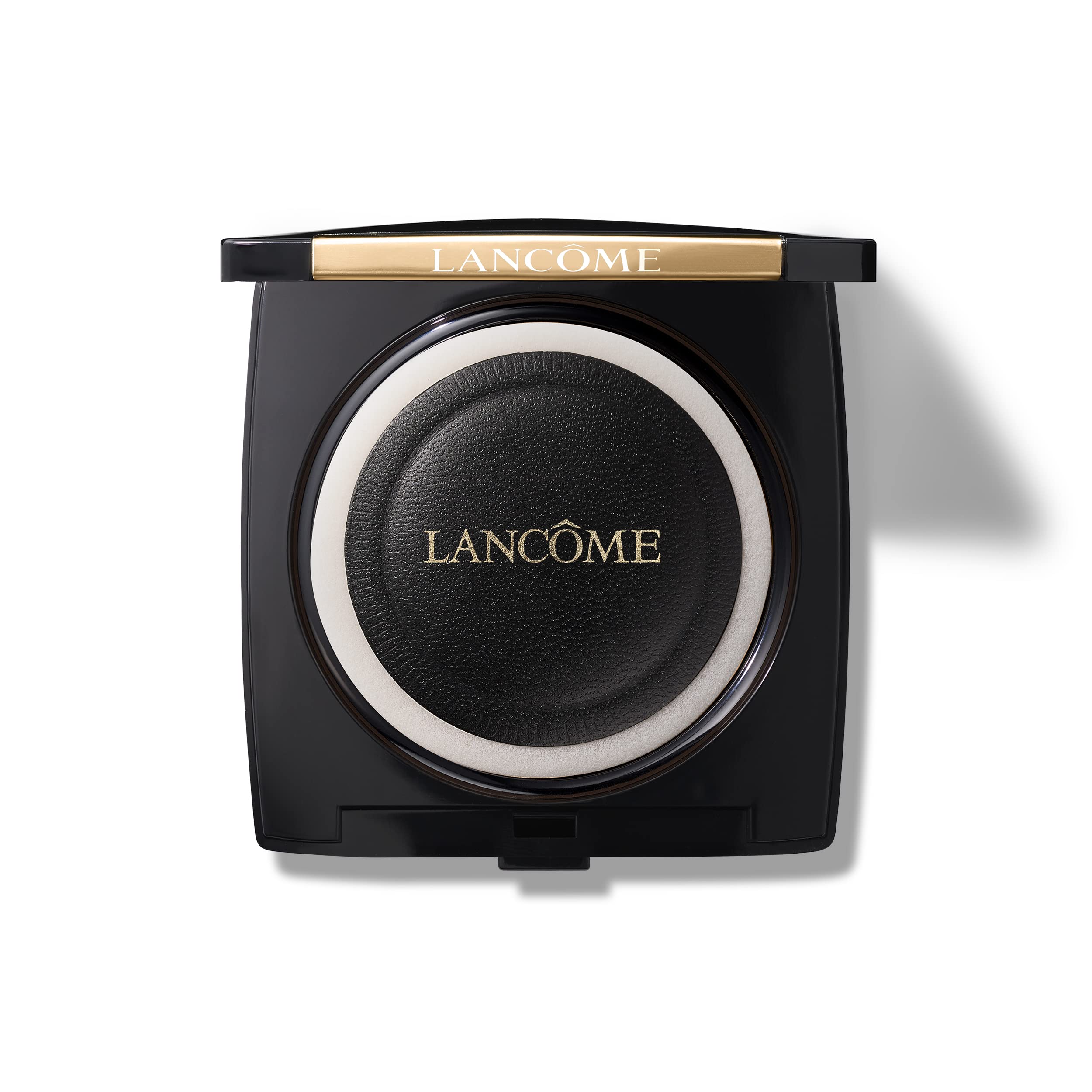 Lancôme Dual Finish wet application demonstrates liquid-like coverage for enhanced depth