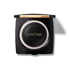 Lancôme Dual Finish wet application demonstrates liquid-like coverage for enhanced depth
