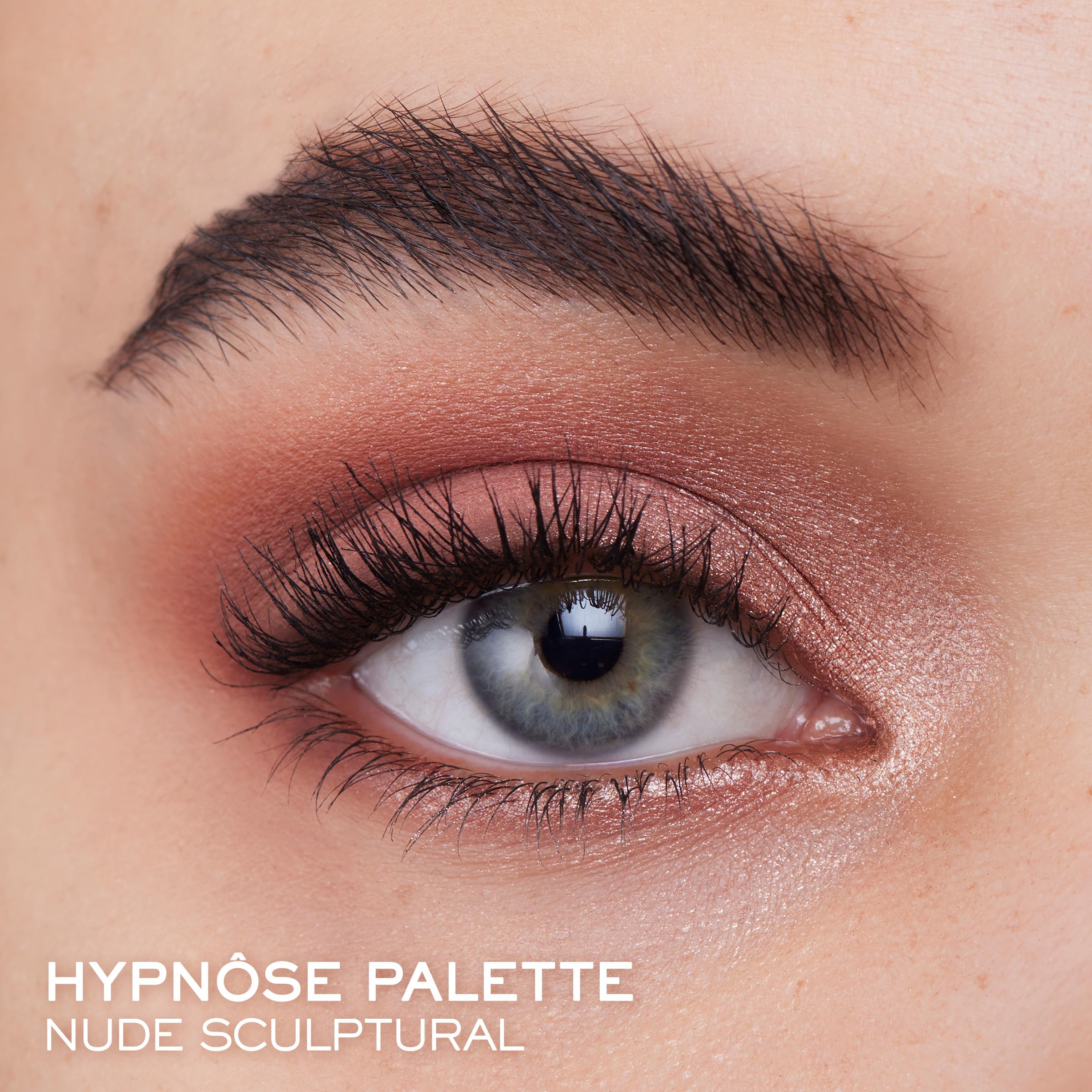 Lancôme Hypnôse on-eye look demonstrates smooth blend and lasting color.