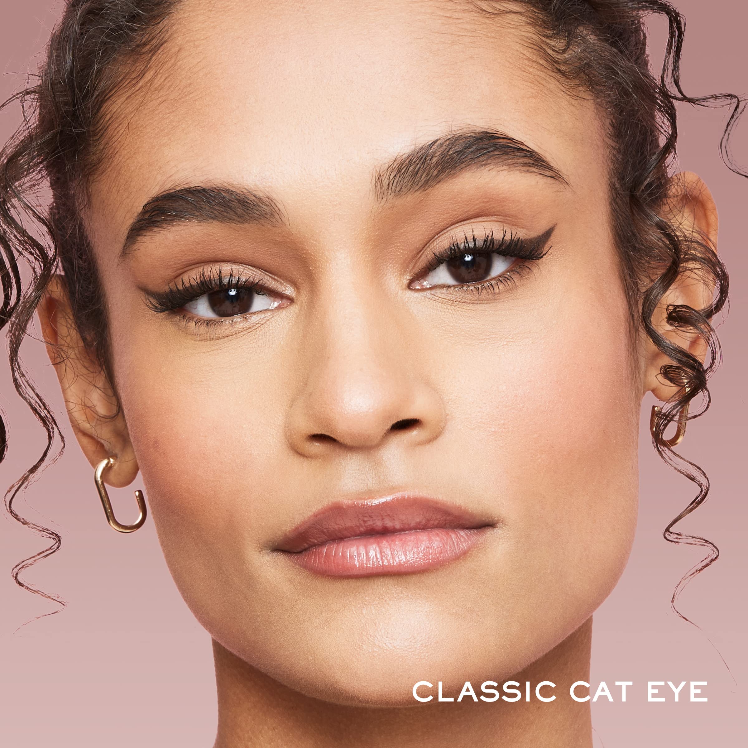 Lancôme Idôle Liner ergonomic cap enables precise control.