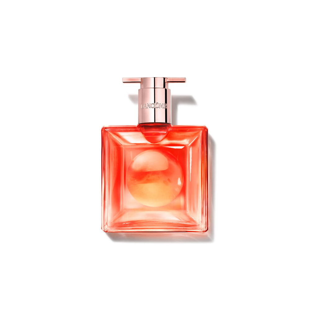 Lancôme Idôle Peach ’N Roses EDP bottle showcases peach-rose blend for bright, everyday charm.