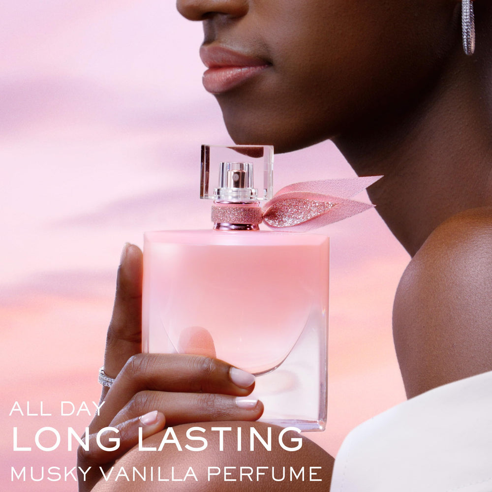 Lancôme La Vie Est Belle La Vie Vanille Nude nozzle-closeup shows soft glow on glass