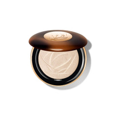 Lancôme Teint Idole CE Highlighter packaging shows premium design for easy on-the-go use.