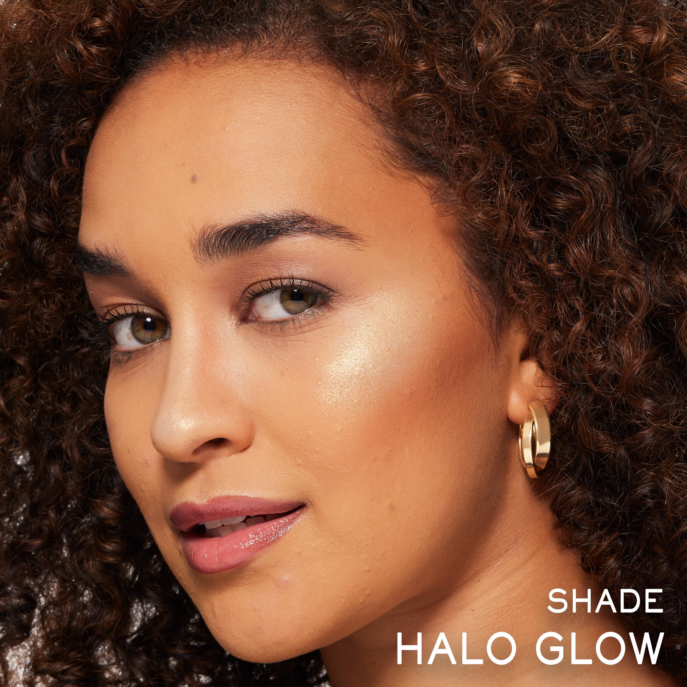 Lancôme Teint Idole CE Highlighter swatches reveal luminous tones for natural radiance.
