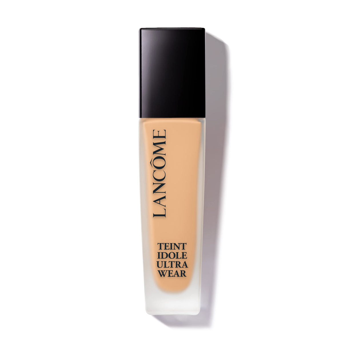 Lancôme Teint Idole Ultra Wear bottle with pump for easy, long-lasting coverage.