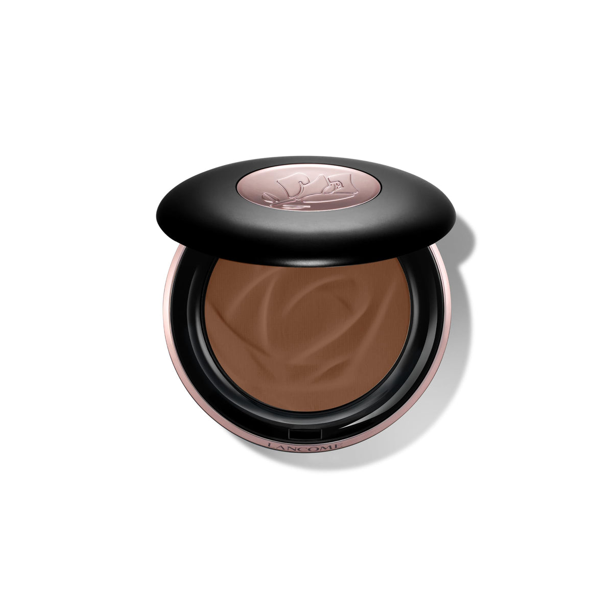 Lancôme Teint Idole Ultra Wear powder compact close-up showing the soft matte finish and pore-blurring effect.