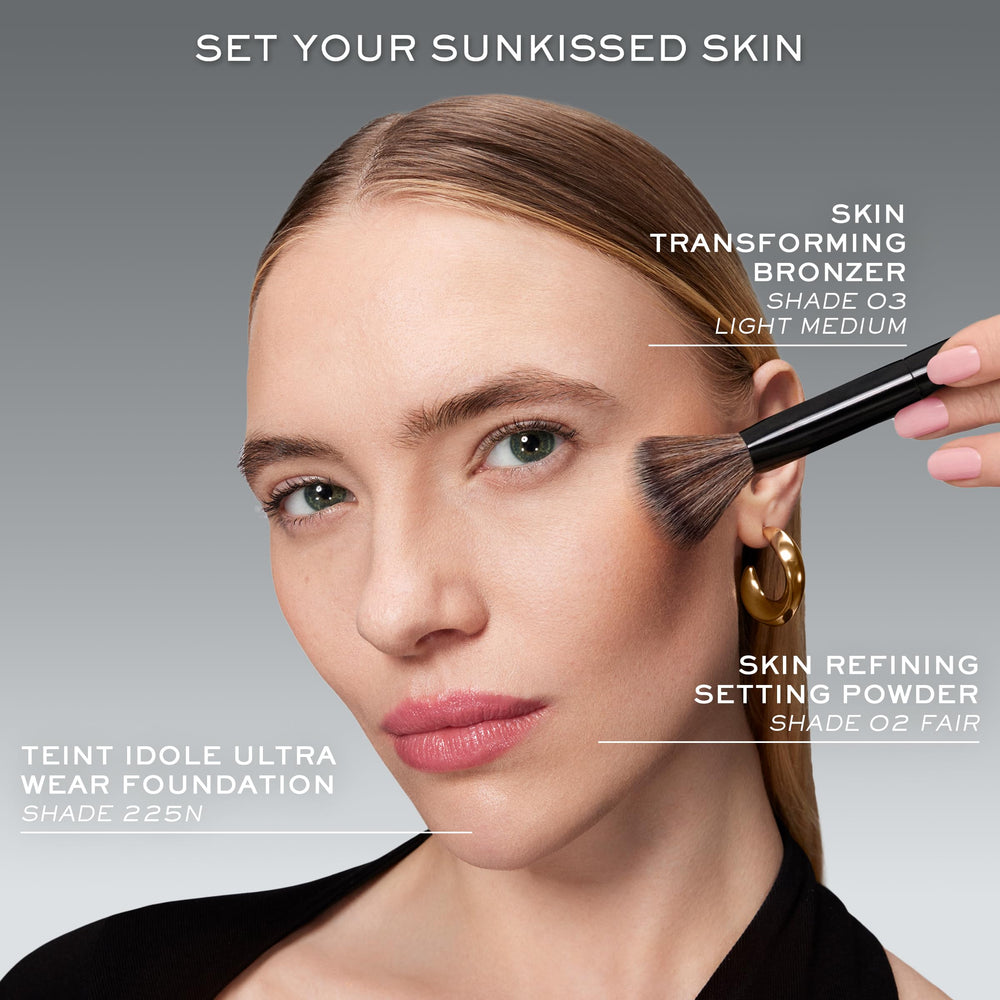 Lancôme Teint Idole Ultra Wear powder creates breathable skin with a soft-matte look.