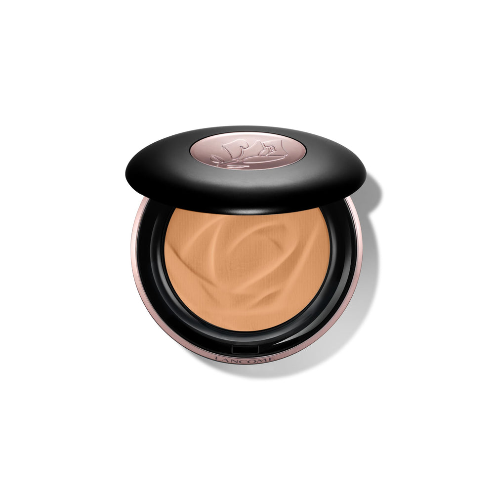 Lancôme Teint Idole Ultra Wear powder pore blur for a softer, long-lasting complexion.