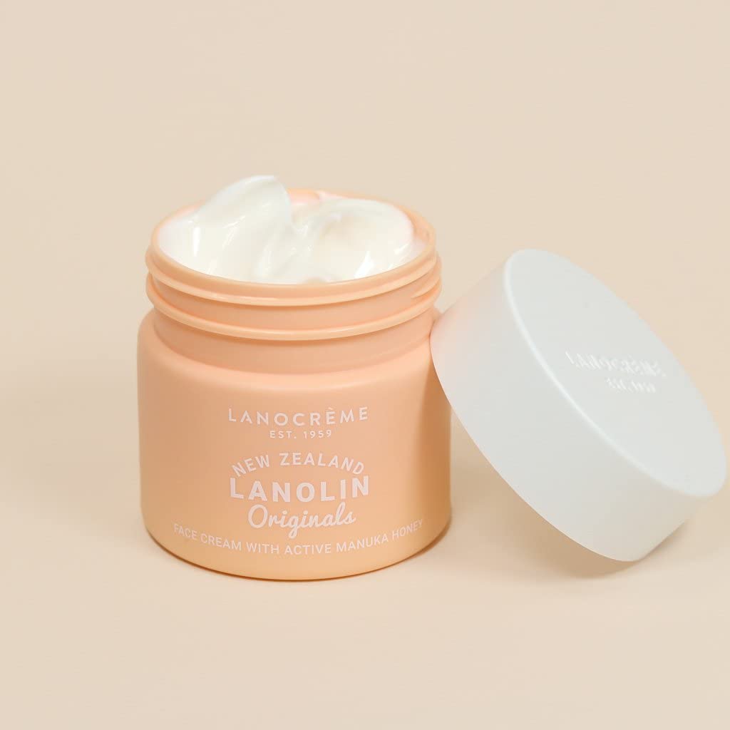 Cream texture closeup from Lanocreme New Zealand for smooth application