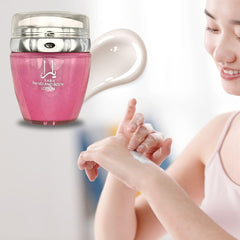 Lattafa YARA lotion dispense action illustrating easy, velvety application.