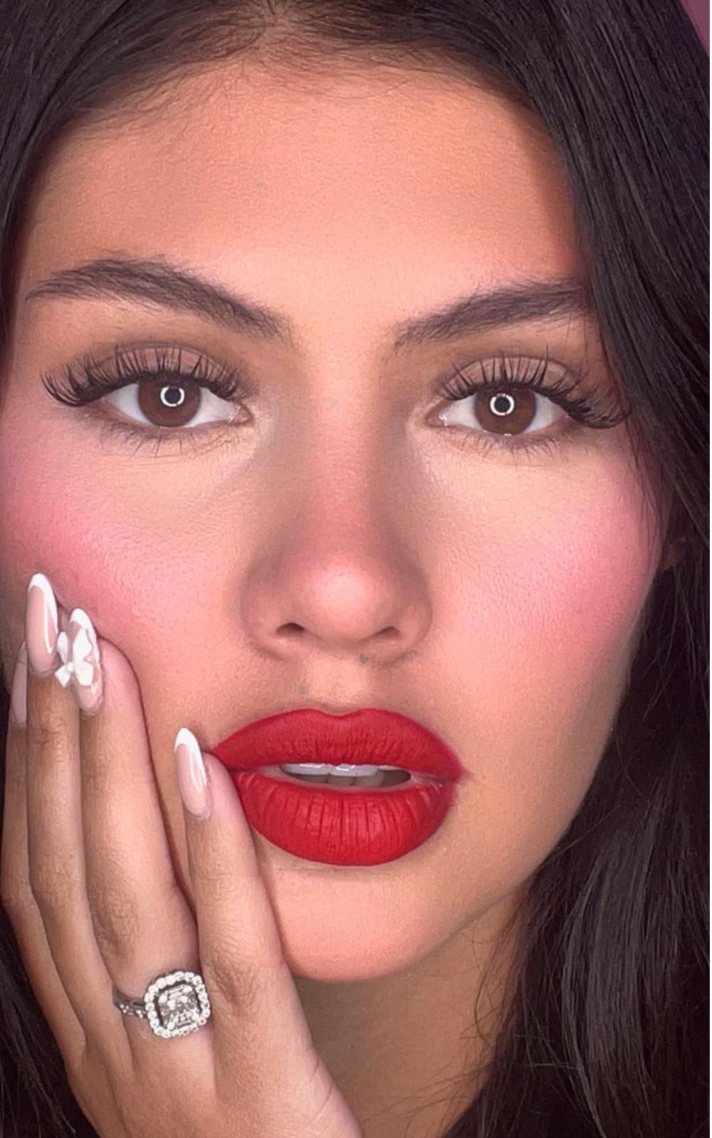 LAUBESS lash clusters are gentle on natural lashes for easy removal.