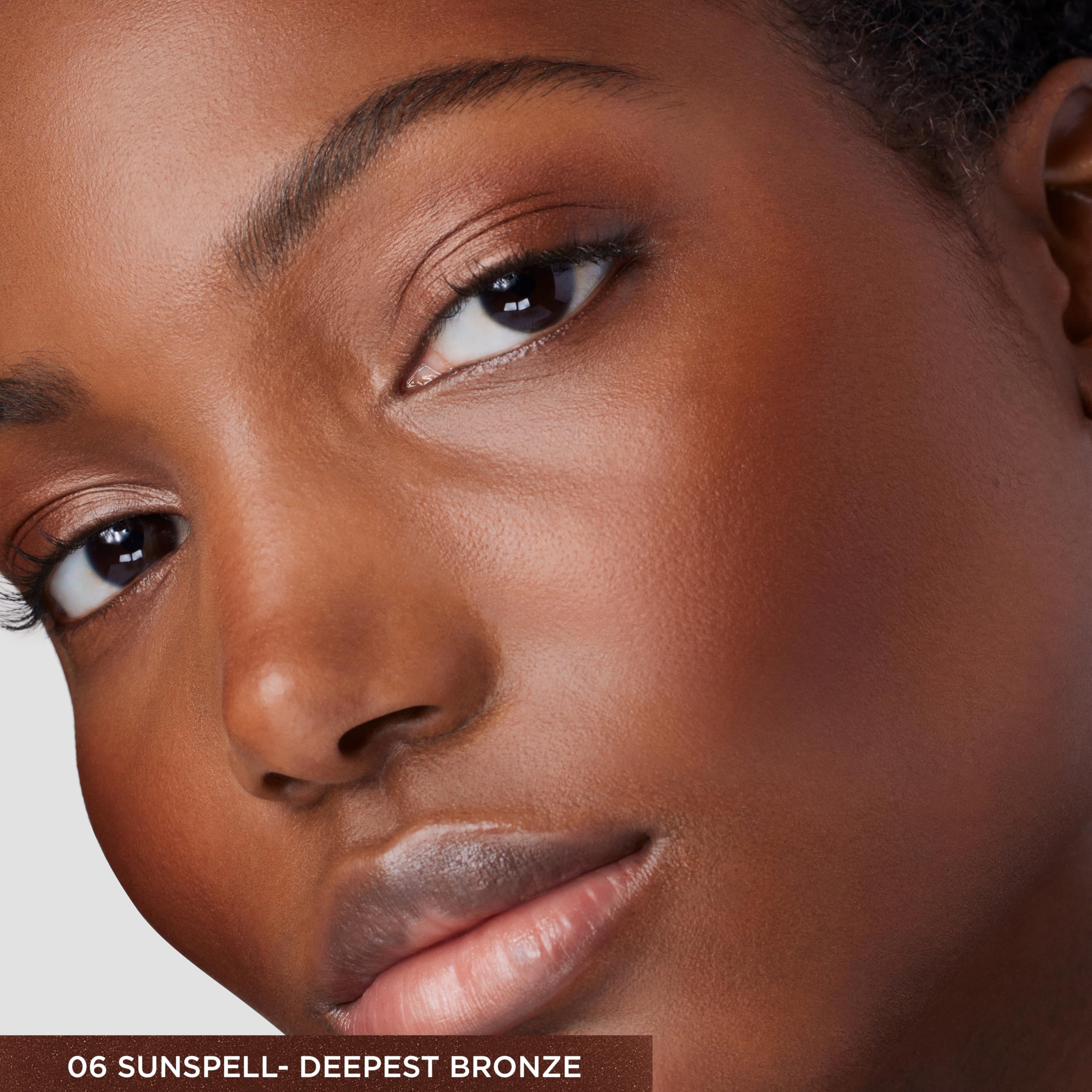 Laura Mercier Bronzer Sunspell 12-hour hydration keeps skin comfortable.