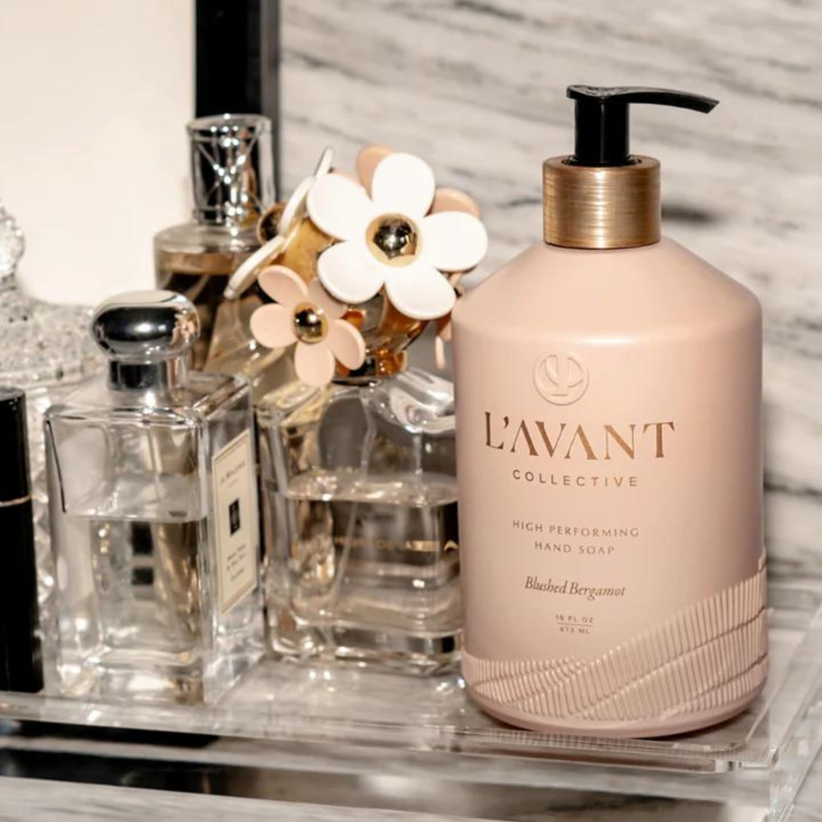 L'AVANT Collective Bergamot-Orange Blossom notes provide refreshing aroma.