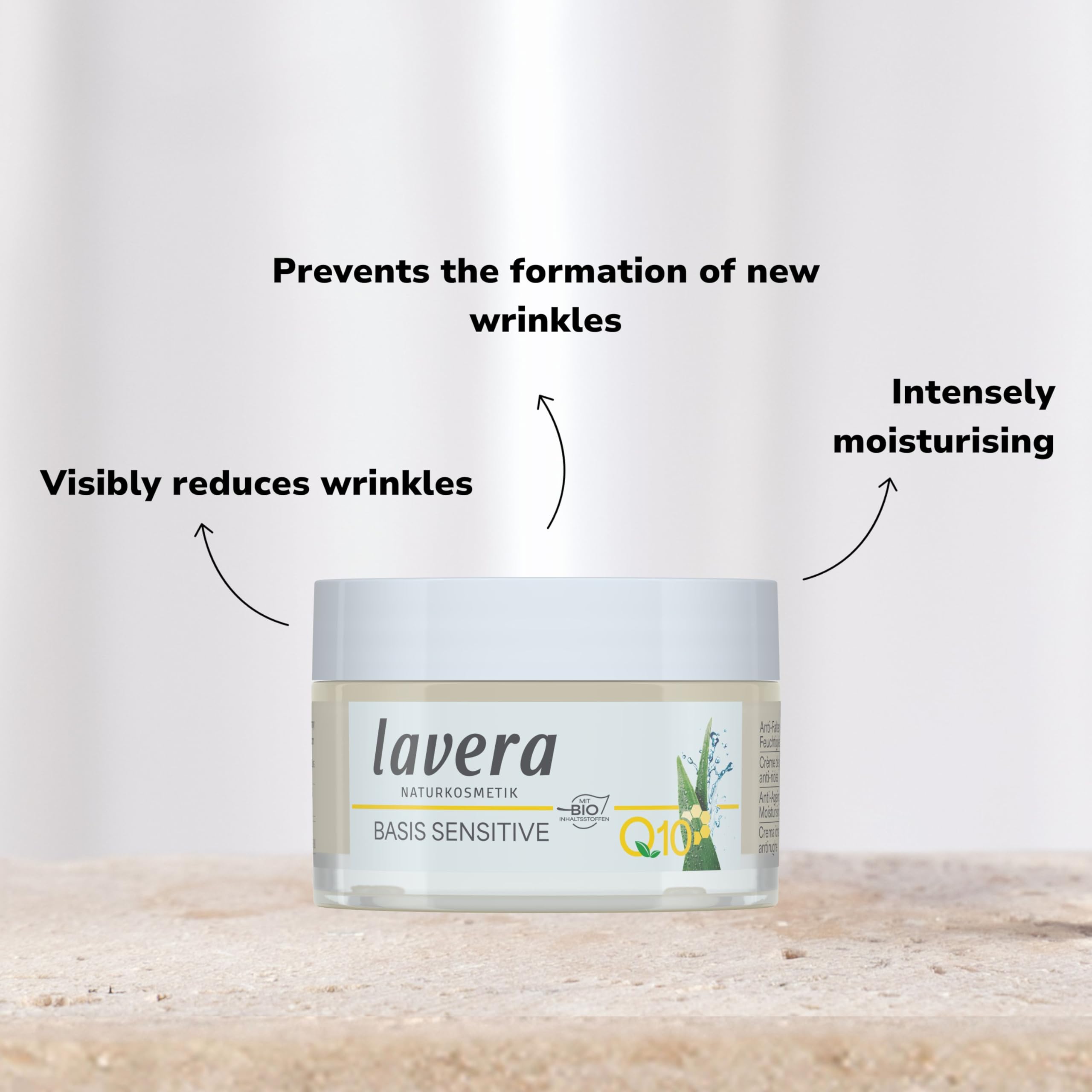 Spread on the hand, this cream feels light and non-greasy.