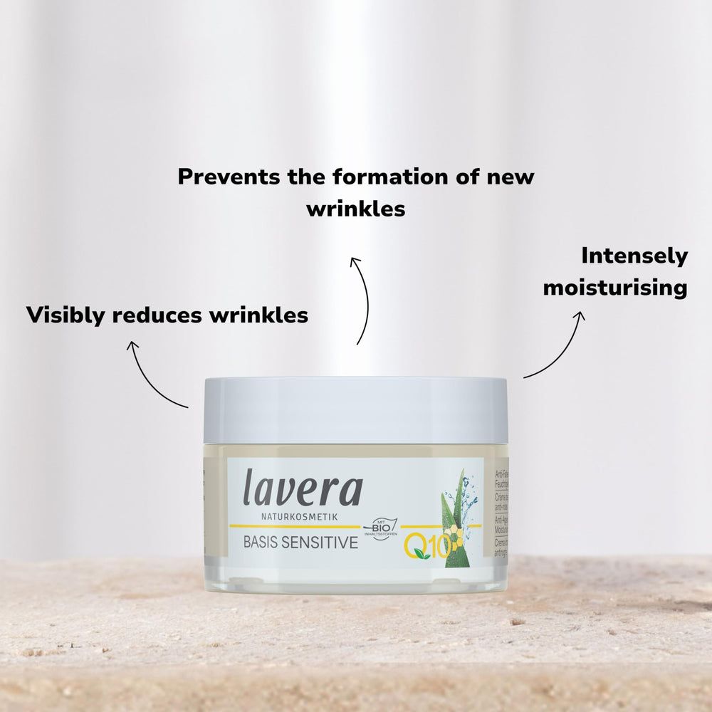 Spread on the hand, this cream feels light and non-greasy.