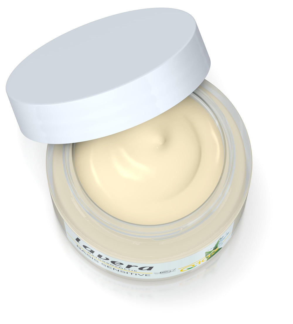 Texture closeup reveals a smooth, fast-absorbing formula for sensitive skin.