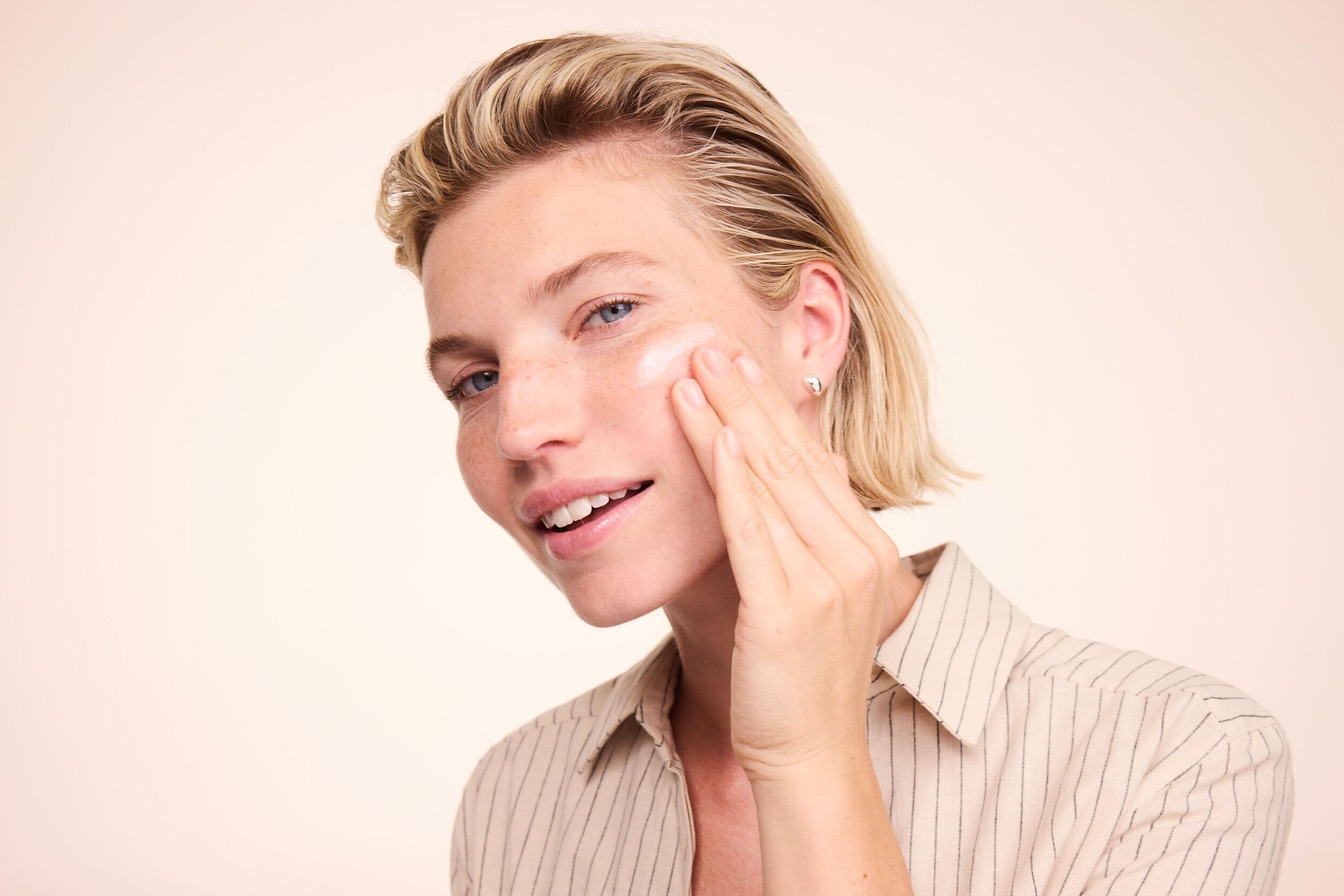Lavera Basis Sensitive Cream ingredients panel featuring aloe vera and shea butter