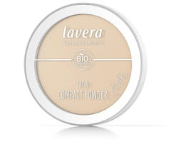 Texture swatch of Lavera Satin Compact Powder Nude 02 shows smooth, breathable coverage.