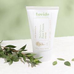 Lavido avocado, almond and jojoba oil blend close-up of ingredients