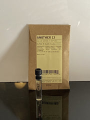 Packaging and sample presentation, convenient for gifting or travel.