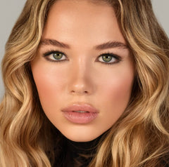 Le Metier de Beaute concealer builds coverage without heaviness, perfect on redness